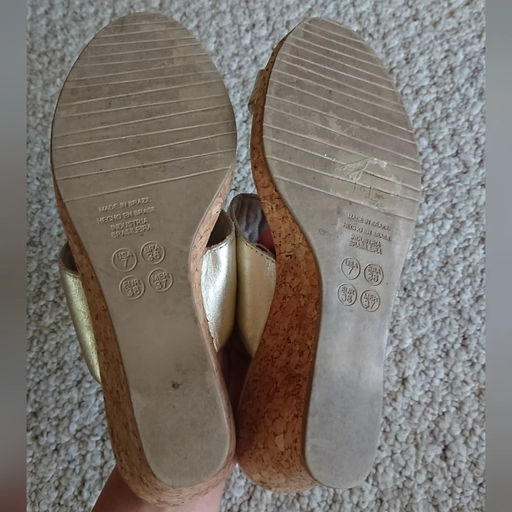 Malu gold tone Renay 2 bands Comfort Wedge Slides size 7